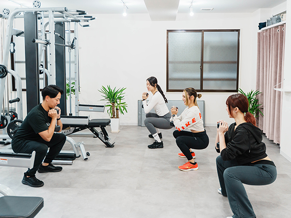 女性専用セミパーソナルジムNohea(ノヘア)トレーニング中の女性たち